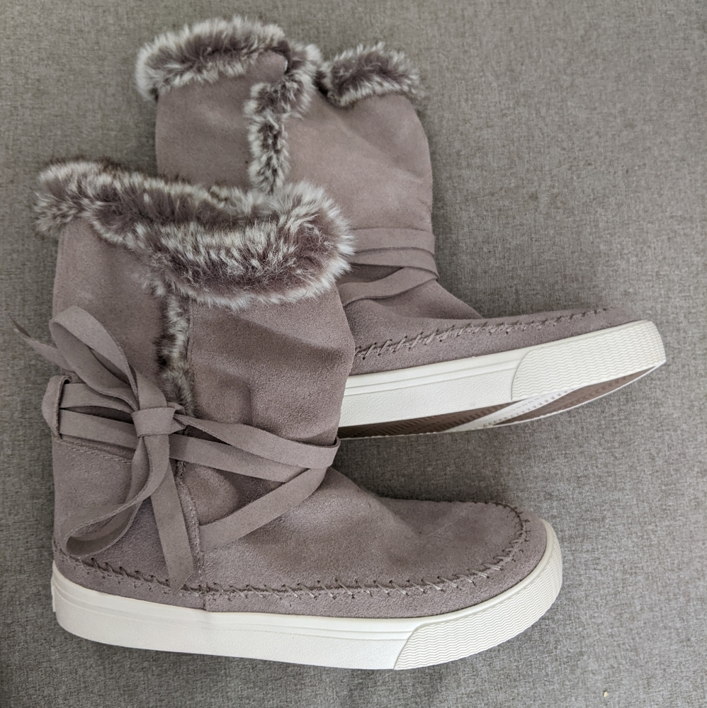 Tom's Vista fur lined suede leather boots NWOT